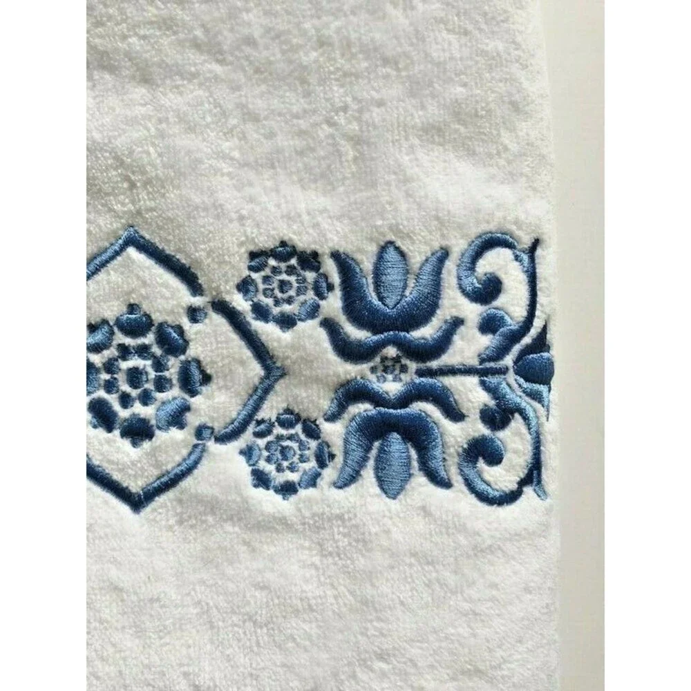 Avanti Scroll Bath Towels White Blue Embroidered Bathroom 27x50